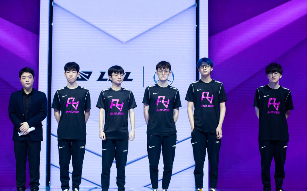 甲赛场稳居 甲赛场稳居